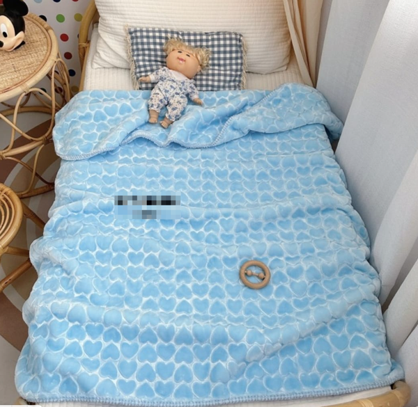 Baby blanket blue with hearts