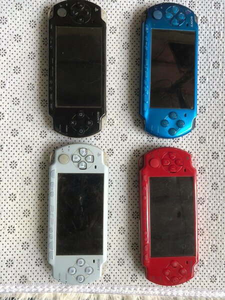 PSP quasi neuf avec plus de 20 jeux installés