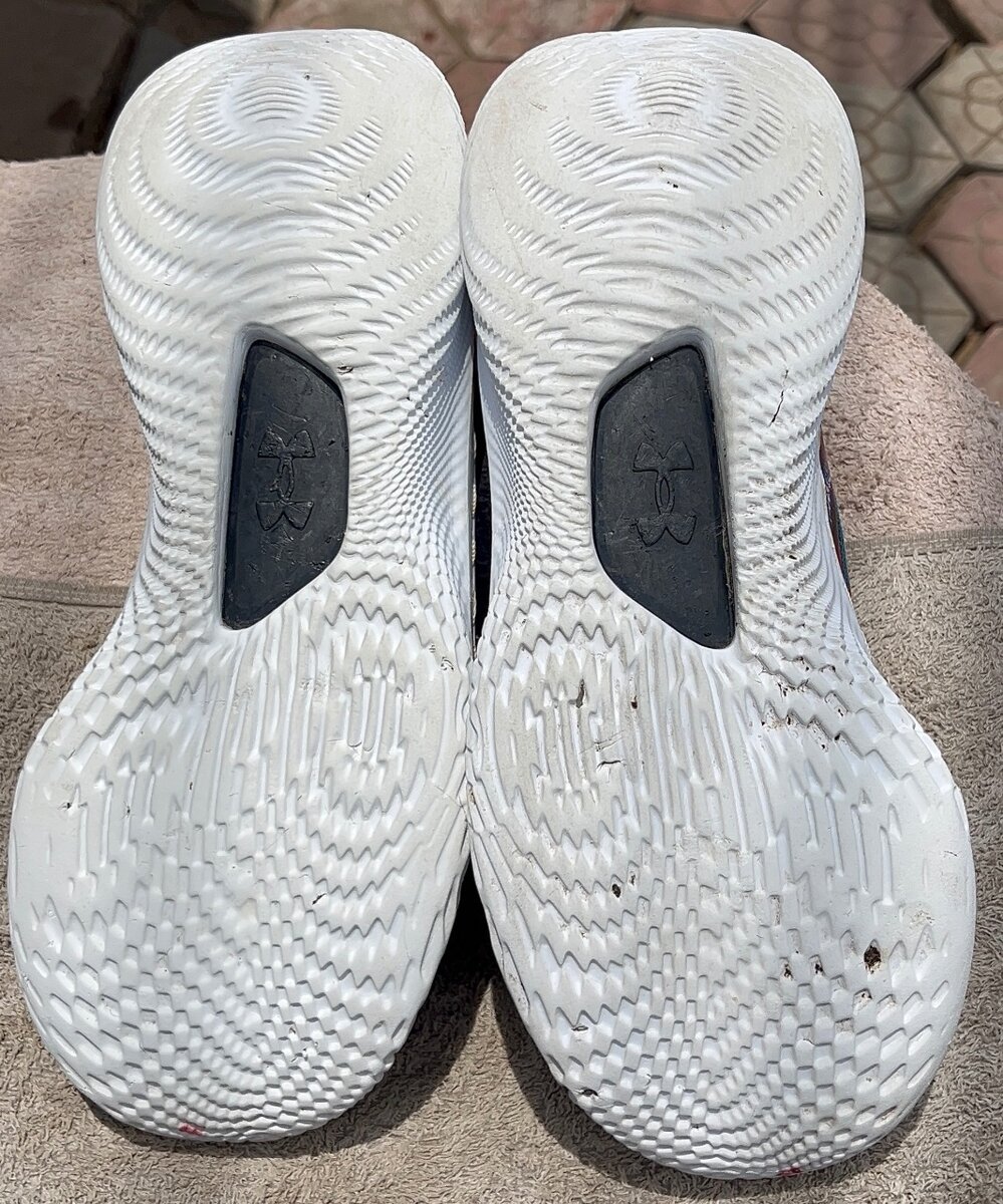 Under ArmourCurry 8 'Feel Good