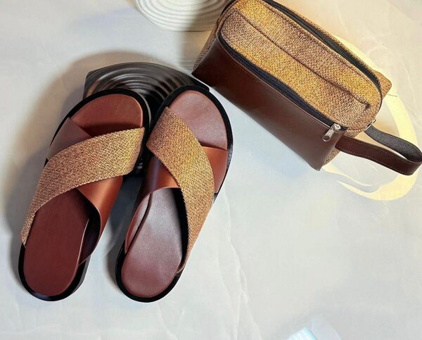 Sandale et sacoche en Cuire