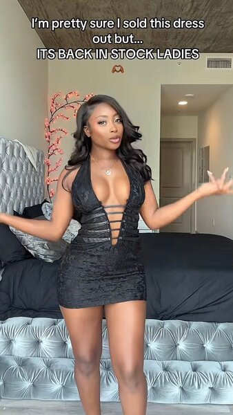 Robe noire sexy échancrée