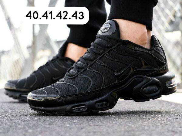 Baskets Noires Homme Modernes