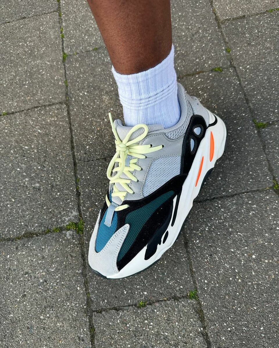 YEEZY 700
