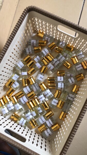 Perfume oils for both males and females