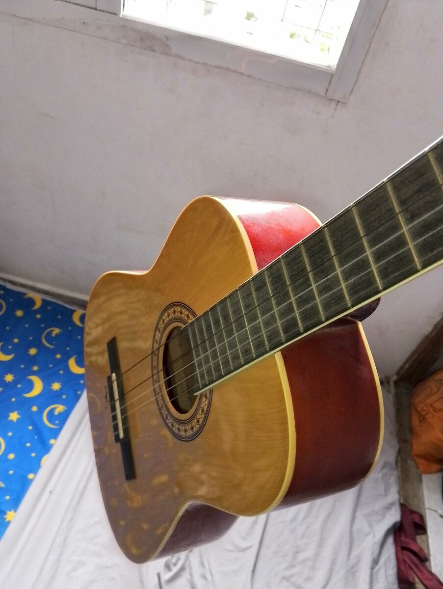 Guitare classique acoustique élégante