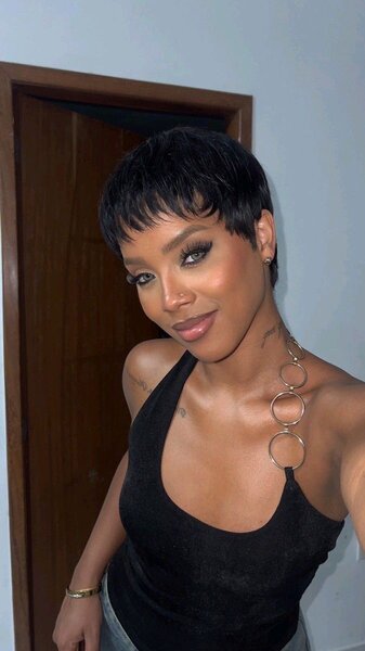 Perruques courtes élégantes femmes