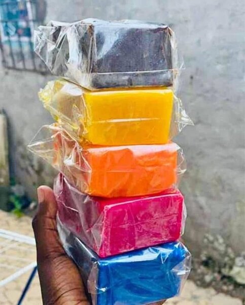 Savon coloré artisanal
