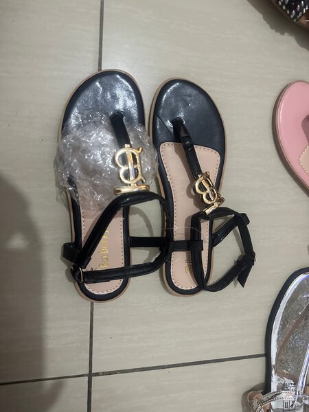 Sandales élégantes noires