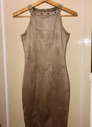 Платье без рукавов утягивающее, размер М