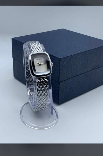 Montre Gucci en acier inoxydable