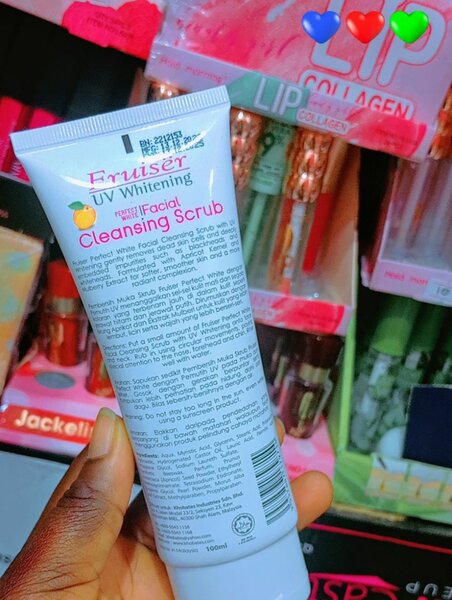 Fruisër UV Whitening facial cleansing scrub