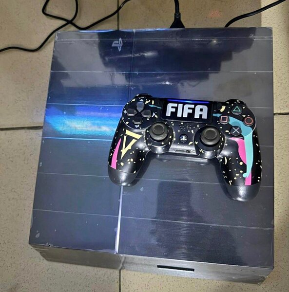 Console de jeu avec manette