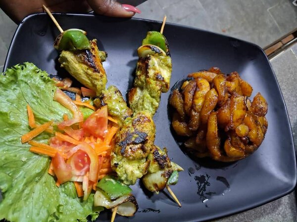 Brochettes de poulet alloco