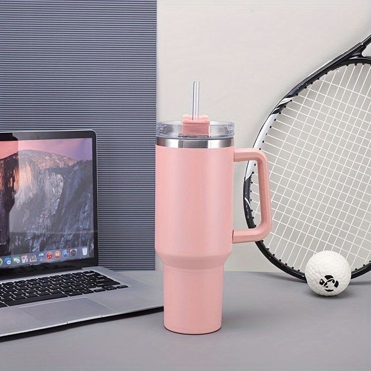 Mug isotherme avec paille