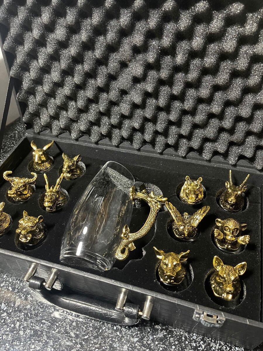 Стопки перевертыши с графином в кейсе