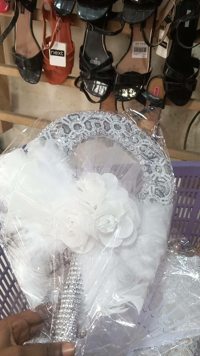 Éventail de mariage décoratif