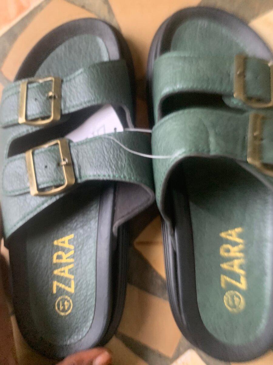 Sandales à boucles élegantes