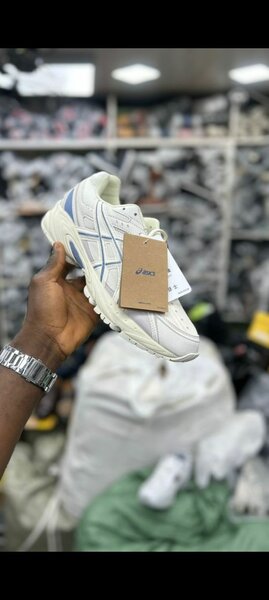 Chaussures Asics et Nw Balance