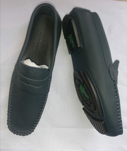 chaussure Lacoste gris