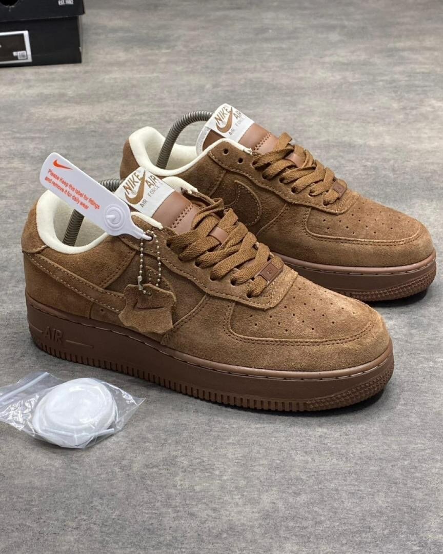 NIKE AIRFORCE ALL BROWN