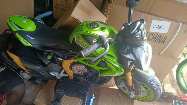 Moto électrique enfant verte