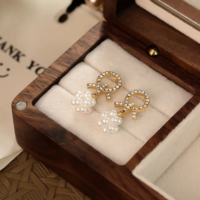 Boucle d'oreille en forme de raisin