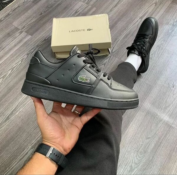 Sneakers Lacoste noirs élégants