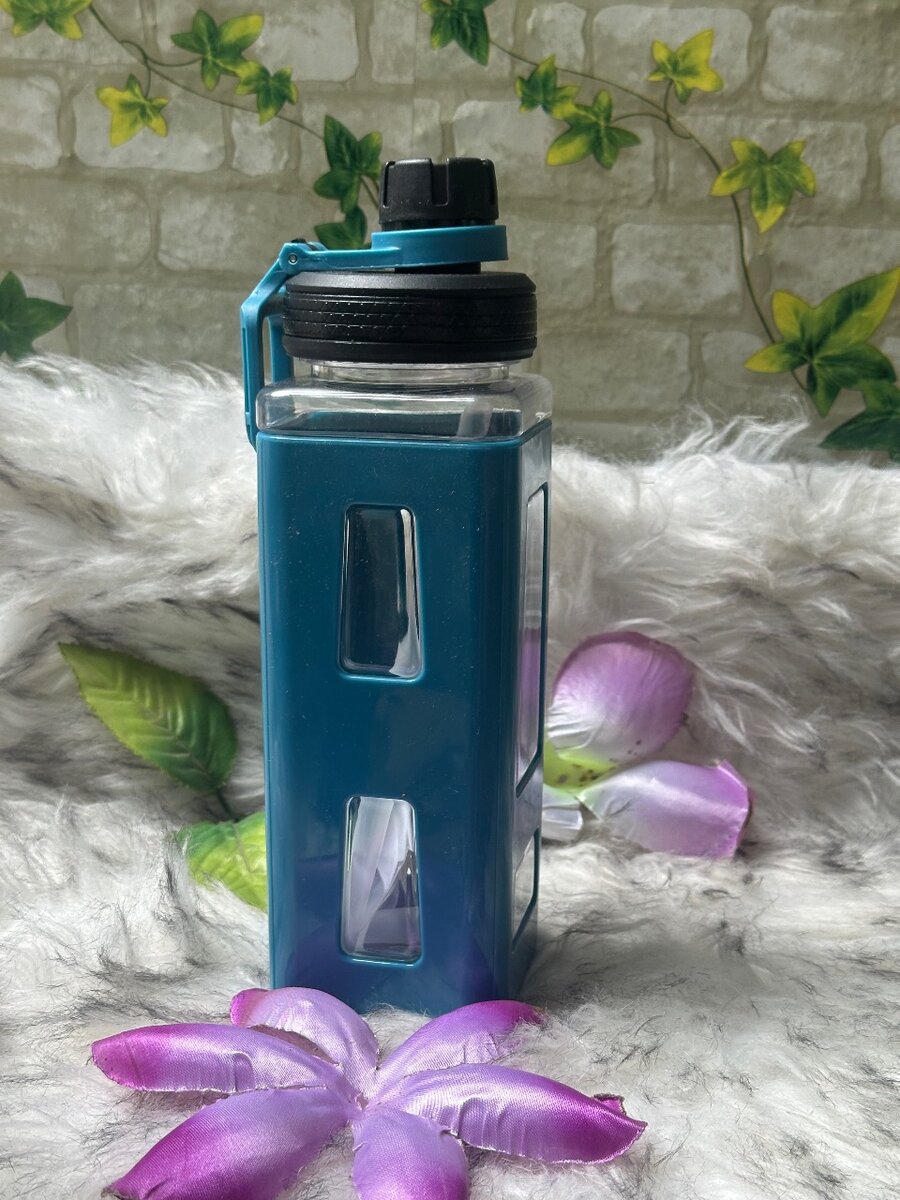 Bouteille d'eau avec couvercle sécurisé