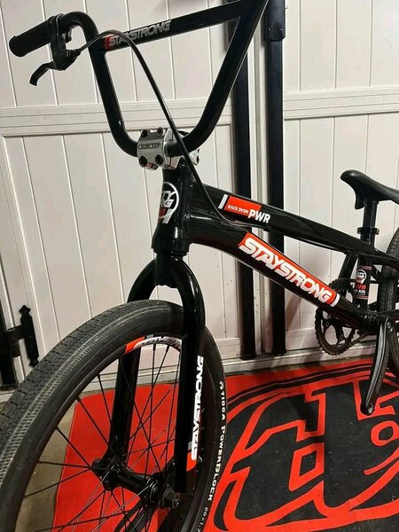 Vélo BMX Stay Strong PWR