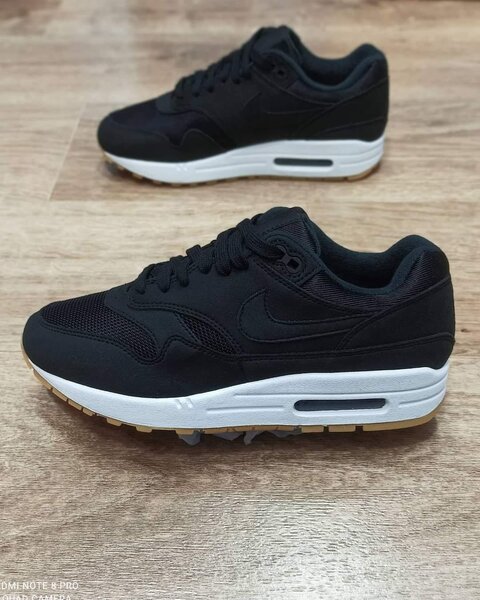 Paires de chaussures Nike