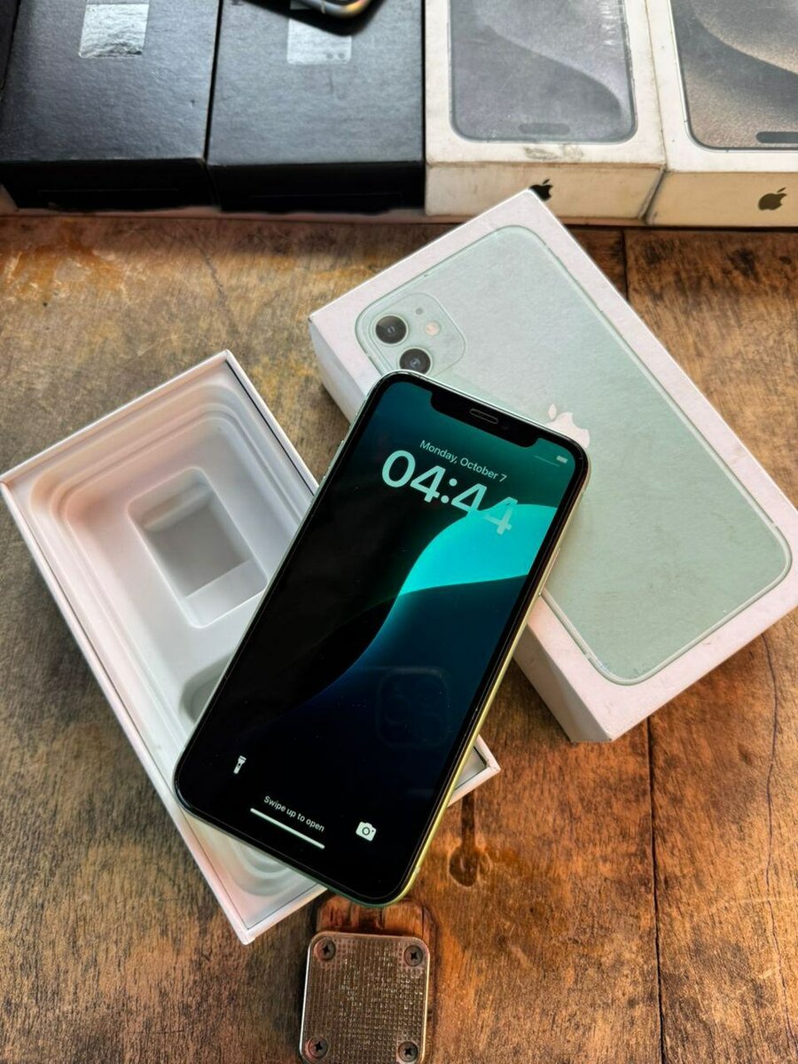 iPhone 11 64G tout passe propre 125,000