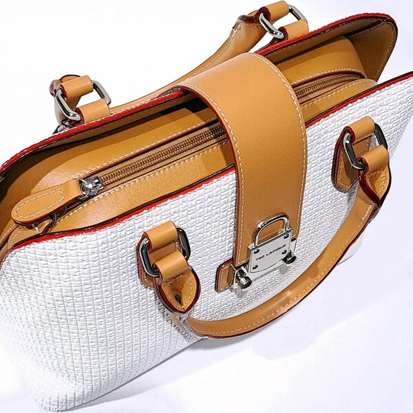 Sac à main blanc en tissu avec poignée en cuir