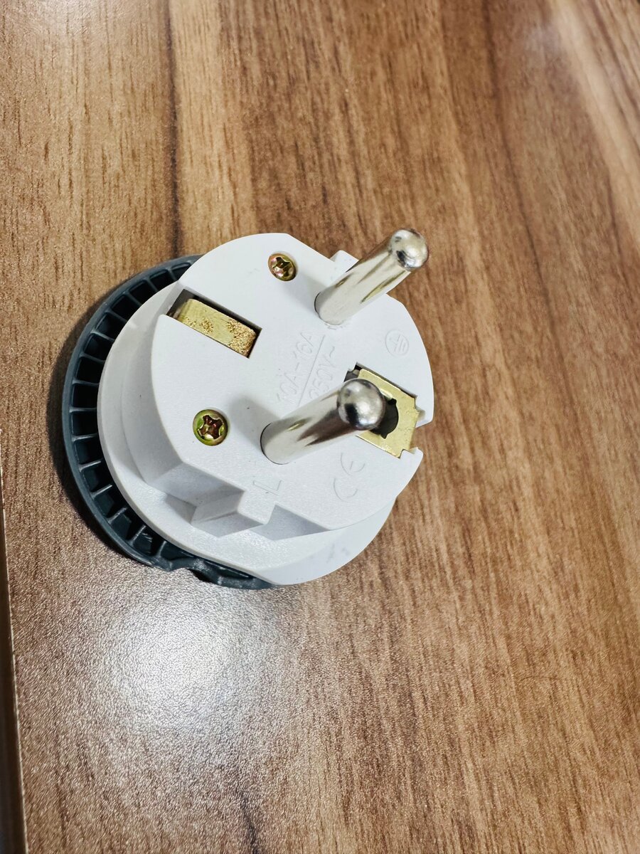 Adaptateur universel de voyage