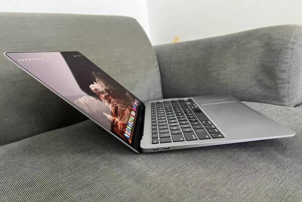 MacBook Air M1 8+256G 13.3 inches（ 99% new）