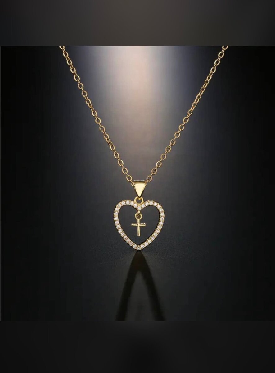 Collier plaqué très bon matière disponible