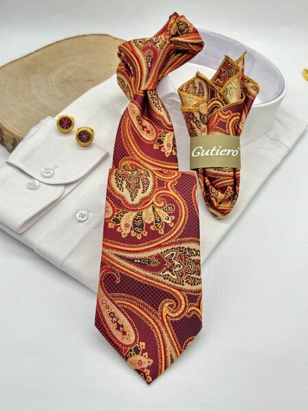 Flying tie with pocket square