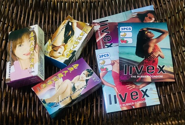 12 préservatifs + 3 lubrifiant