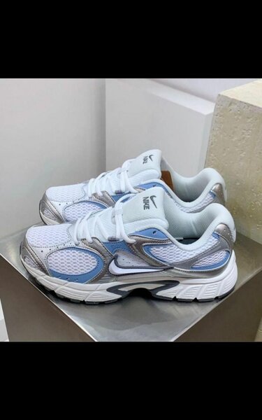 Baskets blanches modernes