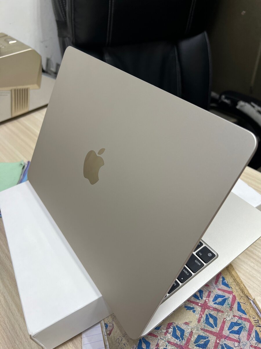MacBook Air M2 (2022)