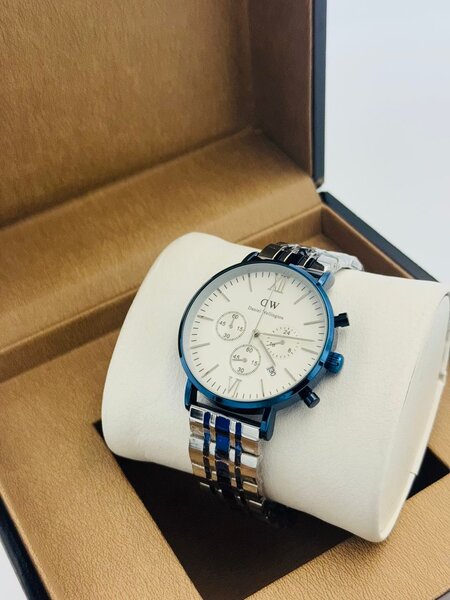 Montre élégante bracelet acier