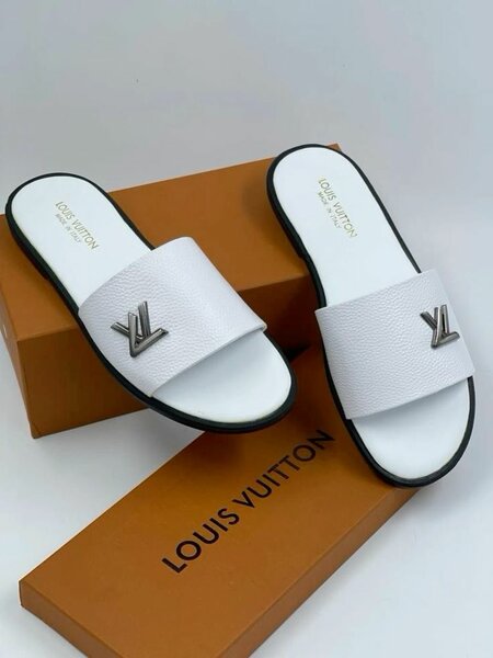 Claquettes en cuir de luxe