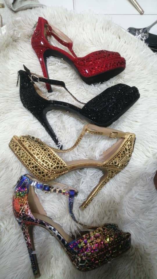 Sandales à talons glamour