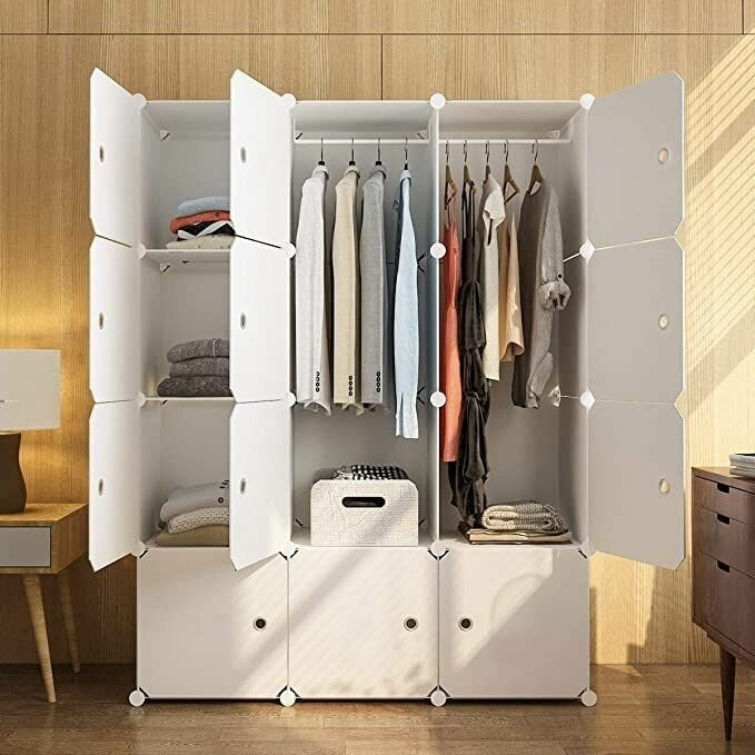 Portable wardrobe