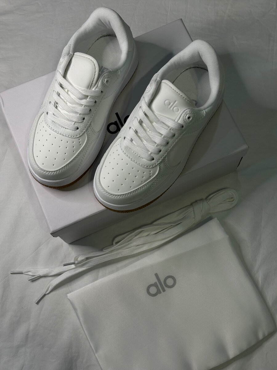 Кроссовки от бренда ALO