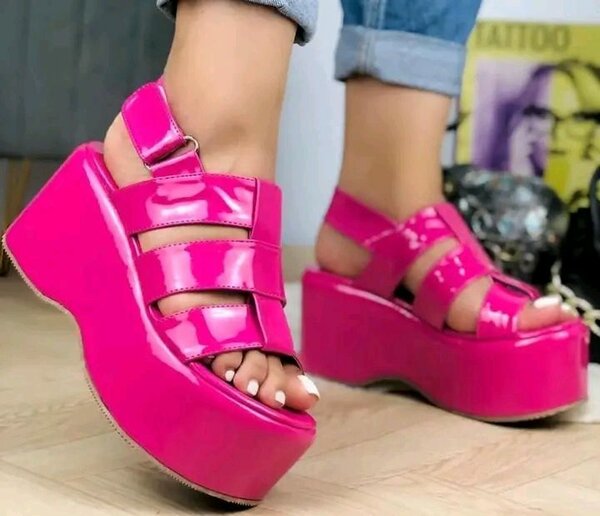 Ladies sandals