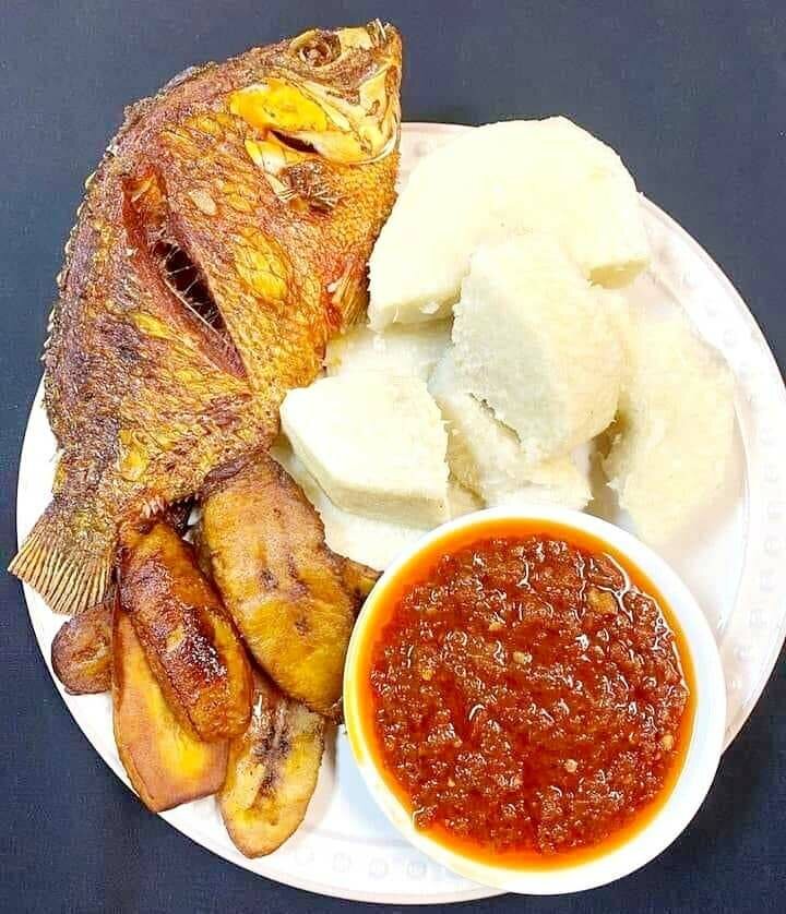 Plat savoureux avec poisson frit