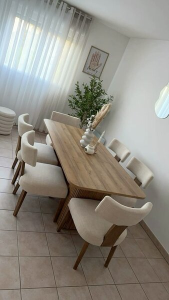 Table à manger en bois moderne