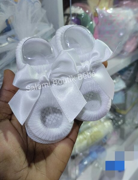 Paire de chaussons blanche pour bébé fille