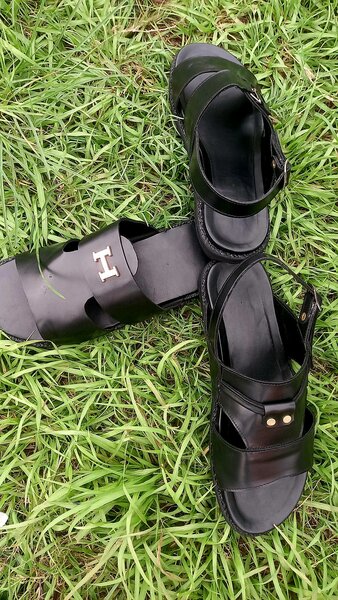 Sandales en cuir style croisé