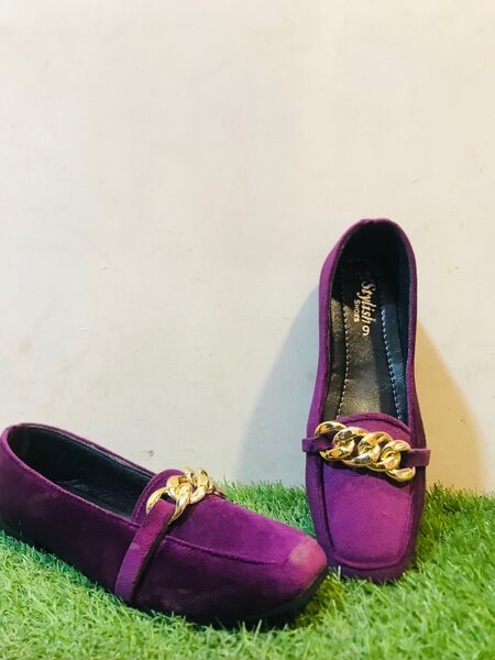 Ladies court shoes
